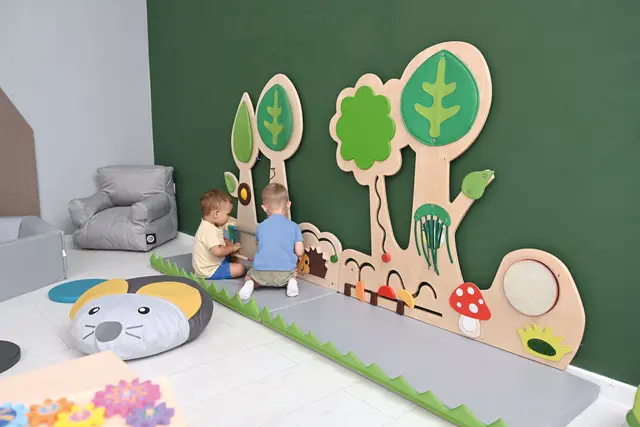 Skog motorikktavle I B131 x H118 cm 