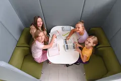 Agora akustikkb&#229;s m/sofa og bord B222 x D133 x H150 cm