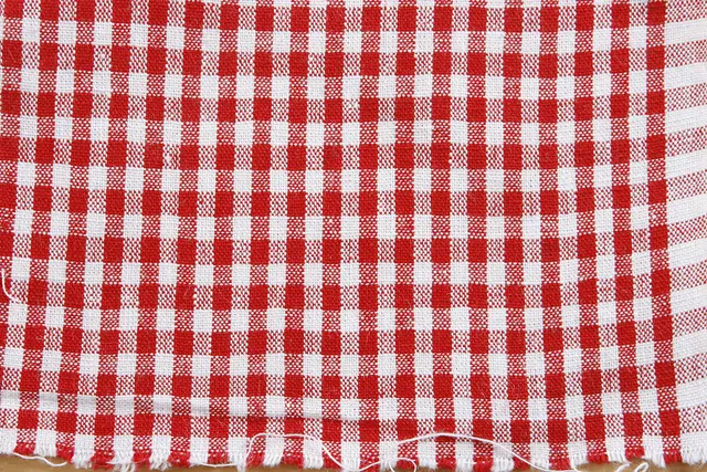 Bomullstoff smårutet rød 4,75 m B140 cm 