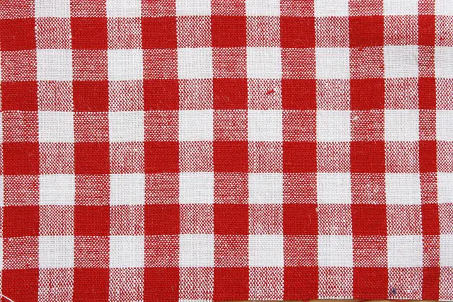 Bomullstoff rutet rød B140 cm 