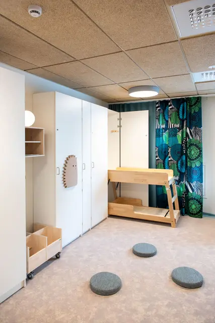 Sengeskap B70 x D42 x H230 cm 