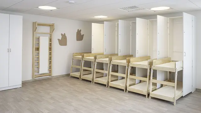 Sengeskap B70 x D42 x H230 cm 