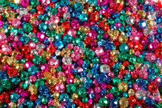 Plastperler fasettformet Ø8-12 mm, 500 g
