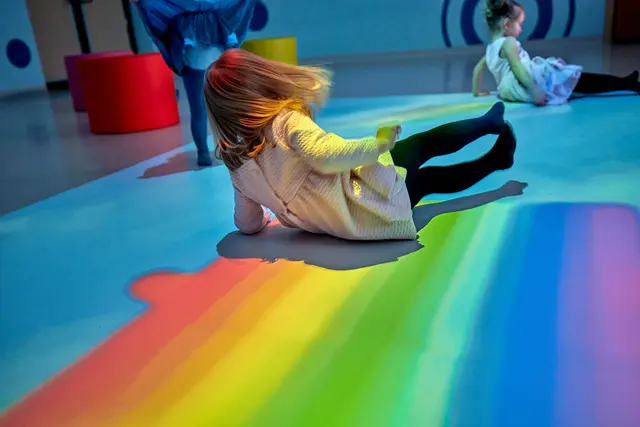 Kinebi interaktivt gulv Projektor og 100 aktiviteter 