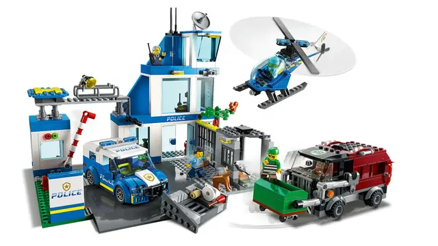 LEGO® City Politistasjon 668 deler 