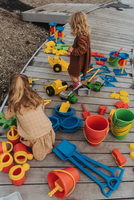 Stort sandsett med kjøretøy 129 deler 