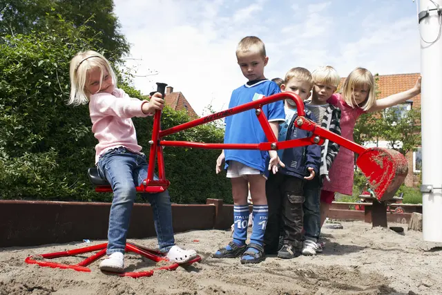 Gravemaskin L150 x B70 x H77 cm 