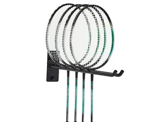 Veggoppheng til badmintonracketer