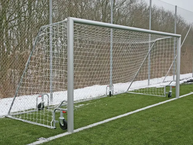 Smartlift fotballmål 9'er B600 x D200/80 x H220 cm 