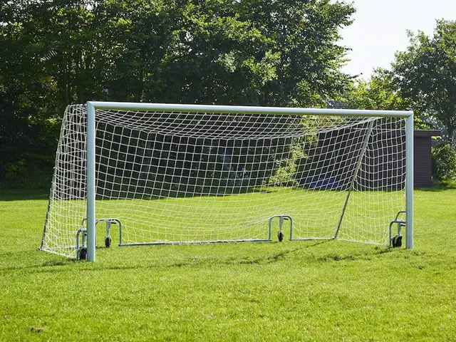 Smartlift fotballmål 9'er B600 x D200/80 x H220 cm 