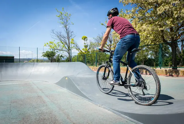 Pumptrack 16 m L723 x B646 x H89 cm 