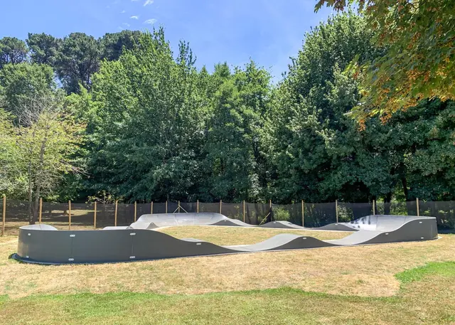 Pumptrack 53 m L1846 x B1685 x H89 cm 