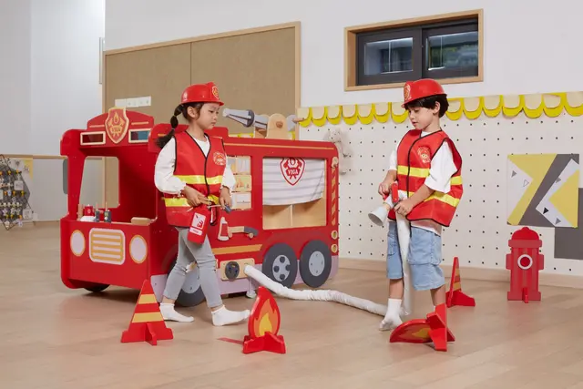 Brannbil lekemøbel B150 x D102 x H109 cm 