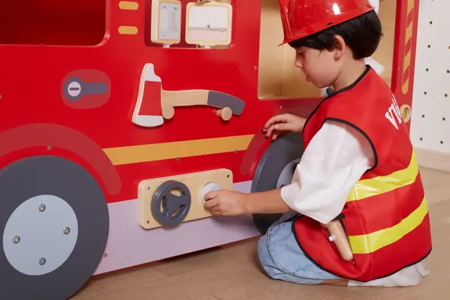 Brannbil lekemøbel B150 x D102 x H109 cm 