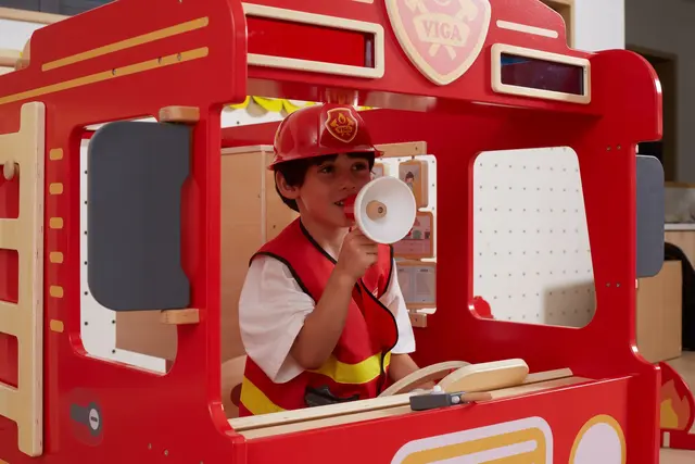 Brannbil lekemøbel B150 x D102 x H109 cm 