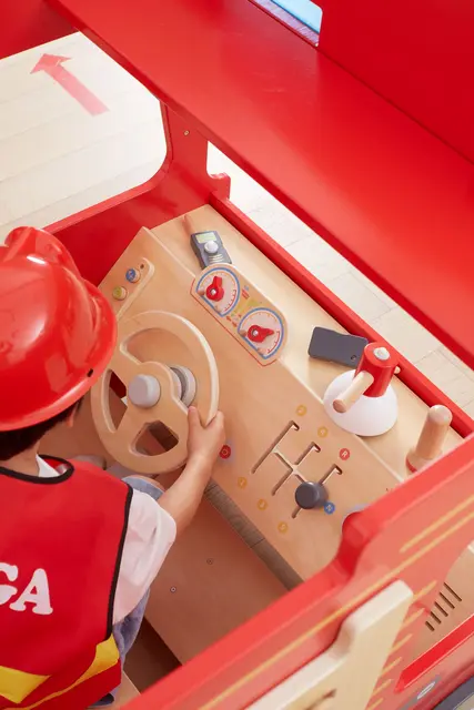 Brannbil lekemøbel B150 x D102 x H109 cm 