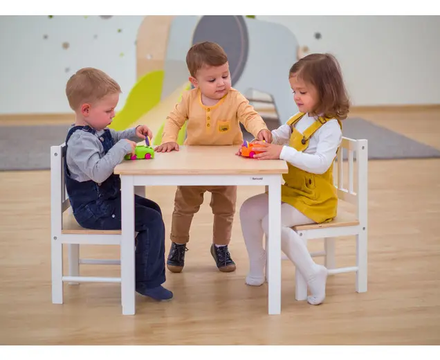 Lekemøbel sett Bord + 2 stoler 