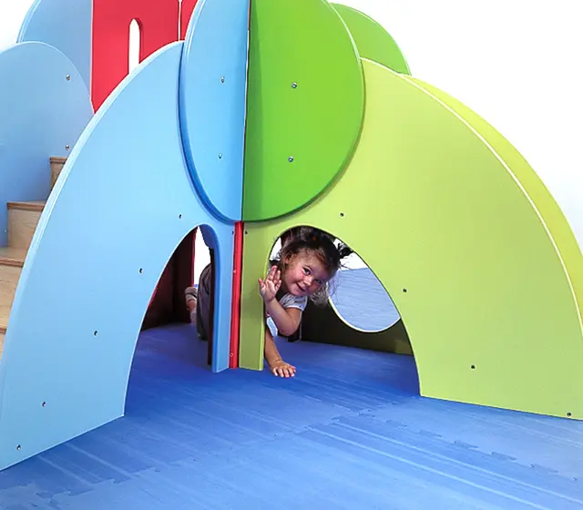 Aktivitetssenter Trapp, platform, sklie og matte 