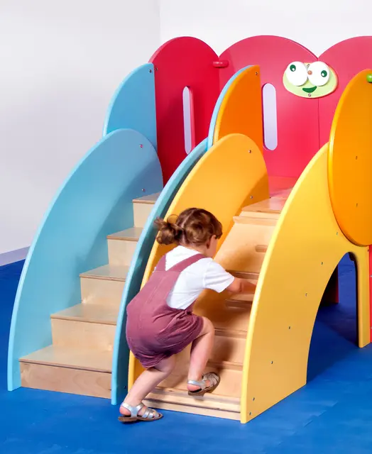 Aktivitetssenter Trapp, platform, sklie og matte 