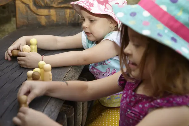 Mennesker i stein L5-7 cm, 9 stk 