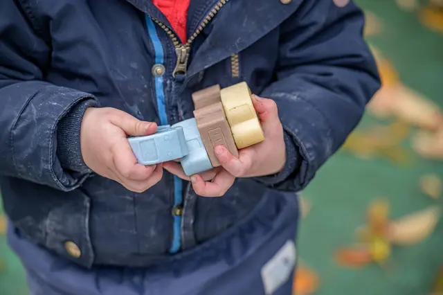 Biler i stein L6-8 cm, 8 stk 