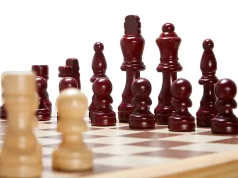 Sjakkbord med vendbar spillplate L69 x B69 x H67 cm 