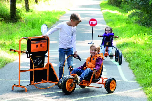 Bensinstasjon L80 x B64 x H84 cm 