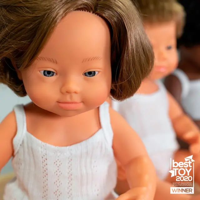 Wilma dukke med downs syndrom Lys, 38 cm 