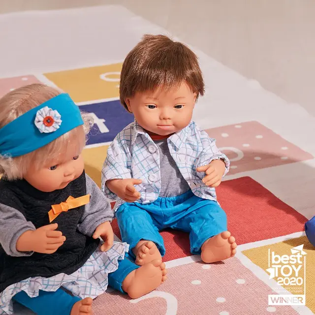 William dukke med downs syndrom Lys, 38 cm 