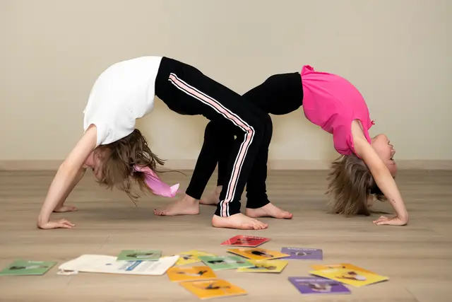 Yoga for barn 2 16 kort 