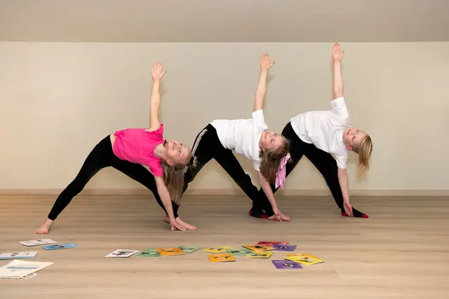 Yoga for barn 2 16 kort 