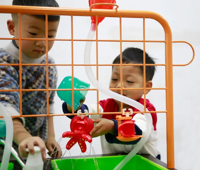 Sand- og vannbord mobilt B80 x D57,5 x H100 cm 