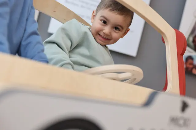 Willy lekebil sort L120 x B80 x H80 cm 