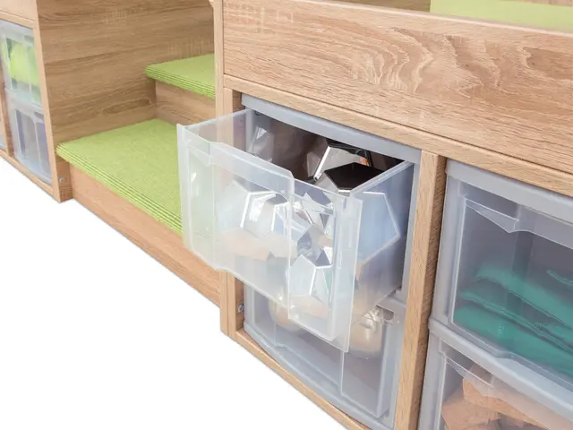 Educasa lekeplatå med oppbevaring B330 x D117 x H147 cm 