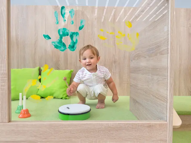 Educasa lekeplatå med oppbevaring B330 x D117 x H147 cm 