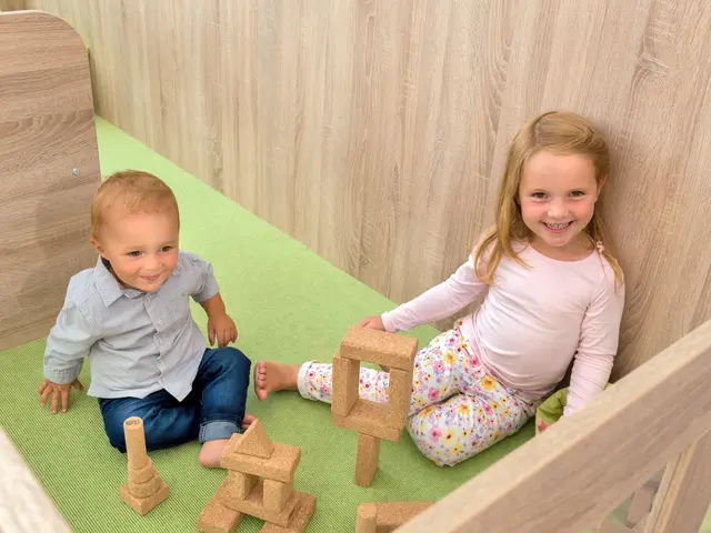 Educasa lekeplatå med oppbevaring B330 x D117 x H147 cm 