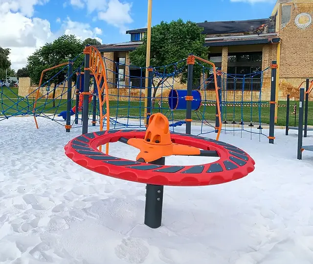 Saturn spinner Ø180 x H95 cm Rød 