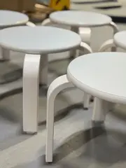 Taburett i bjerk H30cm, Lys gr&#229;