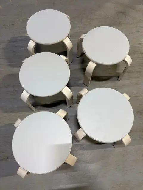 Taburett i bjerk H30cm, Lys grå 