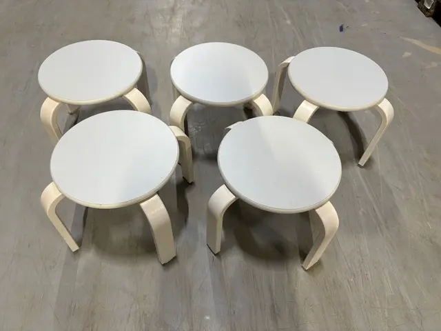 Taburett i bjerk H30cm, Lys grå 