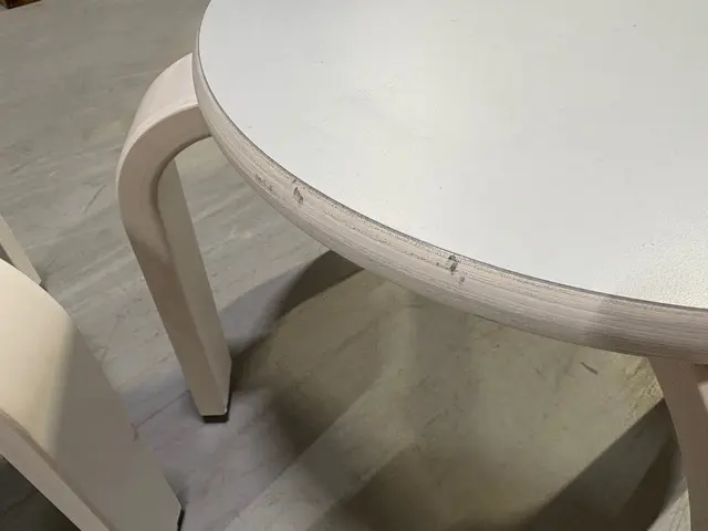 Taburett i bjerk H30cm, Lys grå 