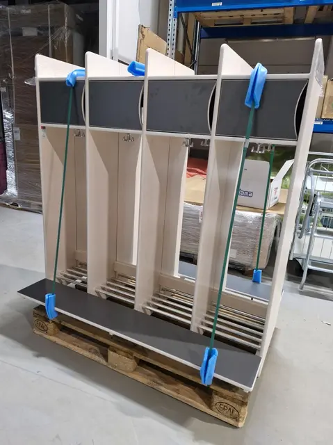 Vetle vegghengt garderobe 4-rom 300 mm bredde pr rom 