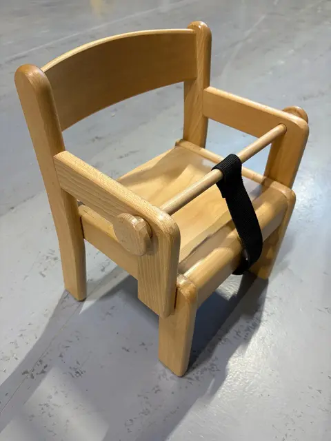 Marius stol med armlener og bøyle bøk H22 cm 