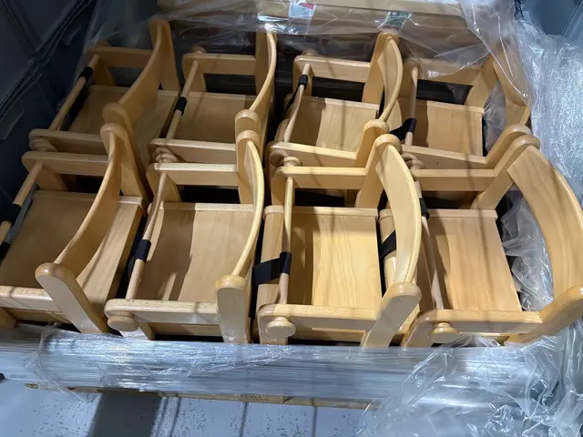 Marius stol med armlener og bøyle bøk H22 cm 