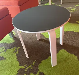Rundt bord med sort laminat Ø50 cm