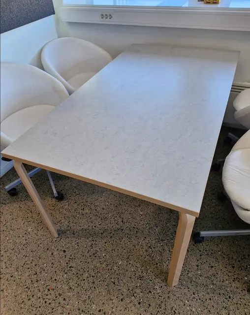 Albert bord med støydempende linoleum L160 x B90 x H72 cm 