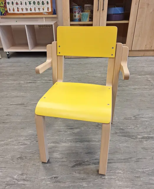 Maia stol med amlener for oppheng gul H31 cm 