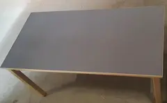 Akustikkbord med mørk grå bordsplate B120 x D60 x H60 cm