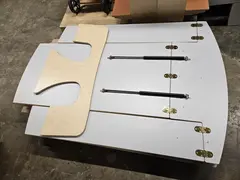 Vegghengt bord med benker H53/32 cm