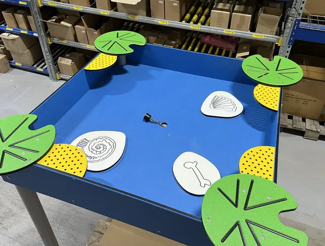 Koto 1 universal sand og vann bord L126 x B122 x H95 cm 